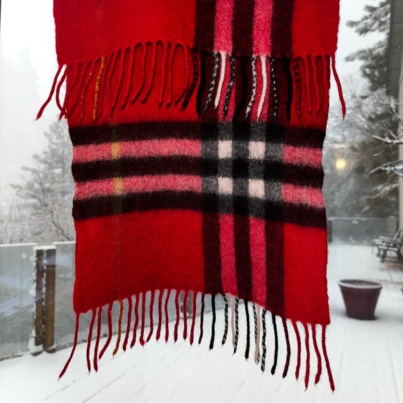 Burberry: Cashmere Giant Check Fringe Lambswool Scarf (Red) - Picture 4 of 14